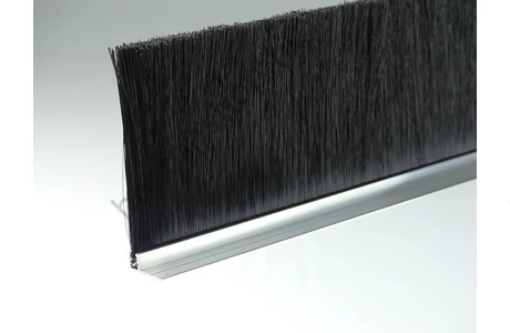 "F" natúr alu profilos kefetömítés 92 mm-es sörtével "F" natúr alu profilos kefetömítés 92 mm-es sörtével