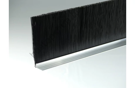 "F" natúr alu profilos kefetömítés 82 mm-es sörtével "F" natúr alu profilos kefetömítés 82 mm-es sörtével